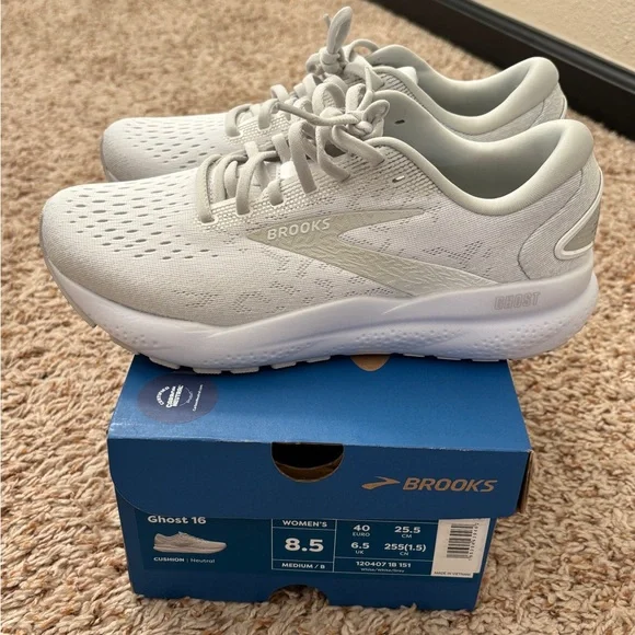 Brooks Ghost 16 White Athletic Running Shoes - Picture 4 of 6